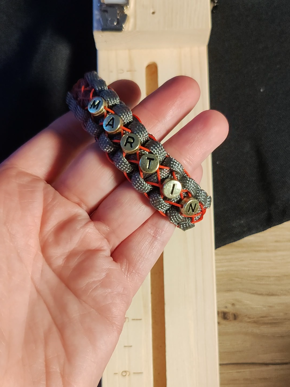 Bracelet macramé en paracorde avec le prénom 