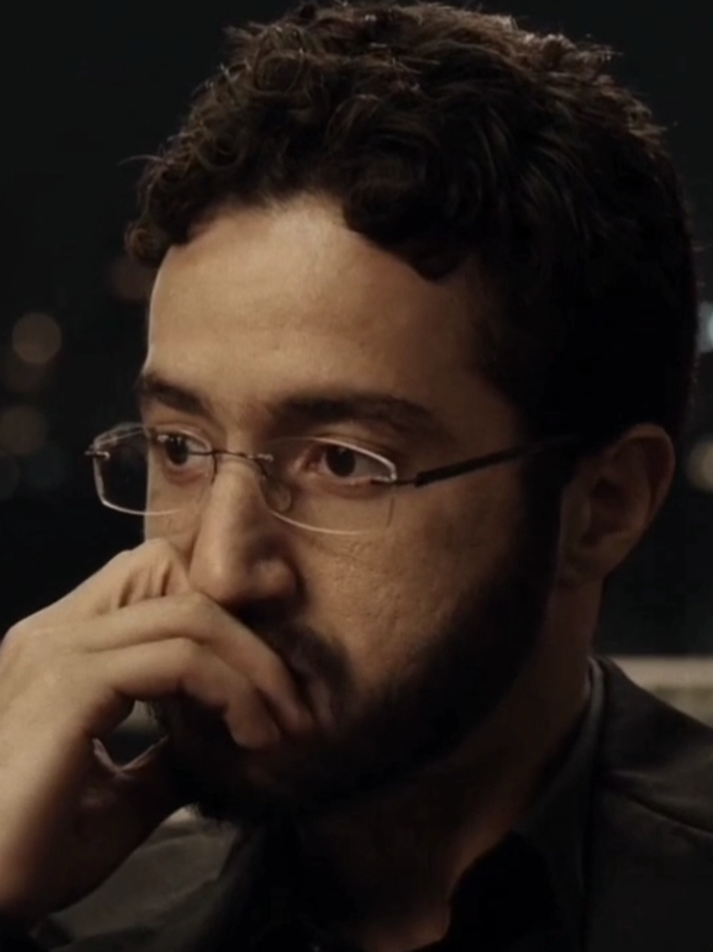 الشَّخْصُ الَّذِي كُنْتُ أَخْشَى عَلَيْهِ أَلَمَ شَوْكَةٍ، سَمِعْتُ صَلِيلَ سَيْفِهِ يَتَدَفَّقُ إِلَى قَلْبِي. #fypシ #foryou #viral #حالات_واتس #Ahmdoka 