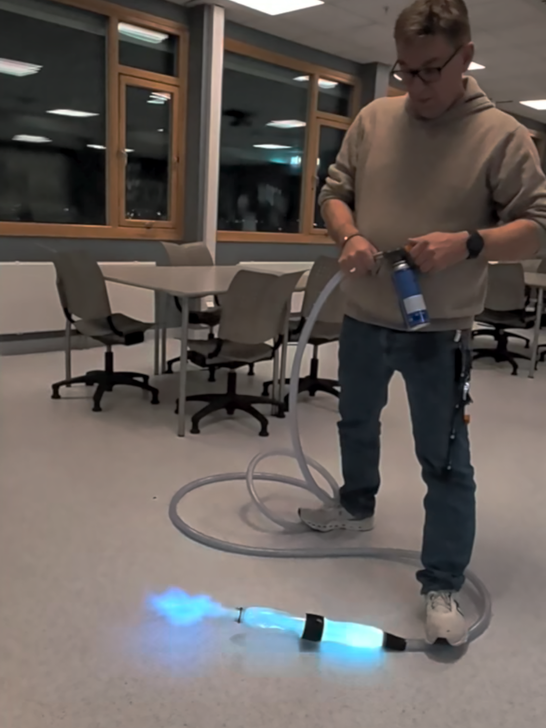 #naturfagslæreren må stadig prøve ut litt greier på labben #plasmakanon 