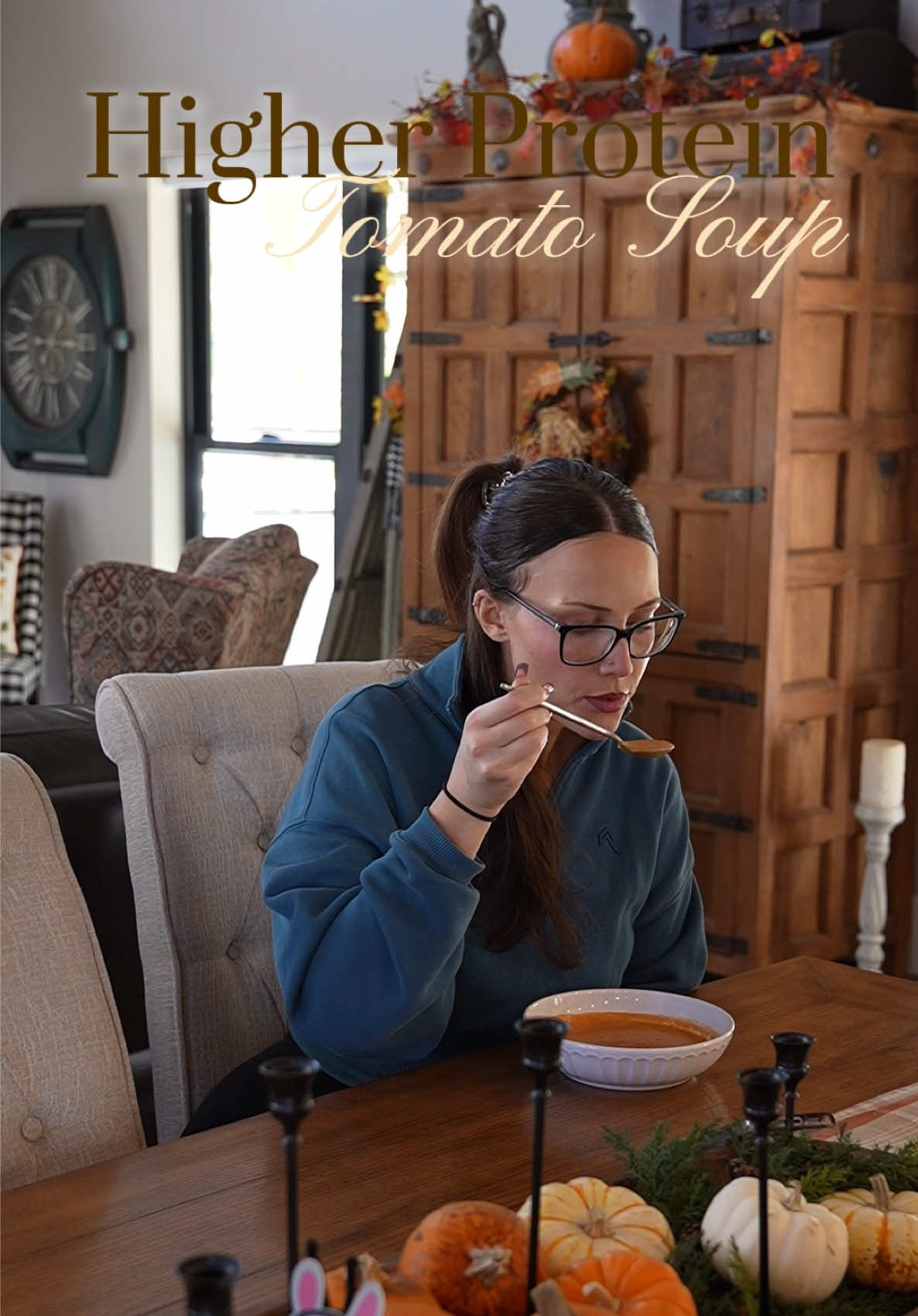 Higher Protein Tomato Soup •Chop -7 Roma Tomatoes -1 Red Bell Pepper -3/4 Onion -1 Garlic Bulb •Put on baking sheet with Basil •Drizzle of olive oil (don’t miss your whole entire garlic bulb like me🙂) •Splash of Balsamic Vinegar •Salt •Pepper •Smoked Paprika •Put in the oven at 400° for 35-40 min  •Add to blender (or pot if using immersion blender) with  -2 cups chicken bone broth -2 cups cottage cheese  •Blend until smooth and add more salt/pepper as needed! Pro tip: if making a grilled cheese to go with it, add some Parmesan cheese either in it or on the bread if you want to add a crispy layer. Parmesan is a high protein cheese so it can add some flavor depth and protein  #weightloss #weightlossrecipe #highproteinmeals 