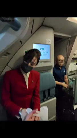 Gifts 💵🍫 for the international flight crew for taking me backing to vegas safely 😊 #travel #holidays #LIVEIncentiveProgram #LIVEStory #PaidPartnership  