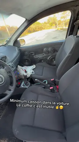 Minimum gros caisson dans la voiture pour le shatta #foryou #shatta #caissondebasse #caraudio #carbass 