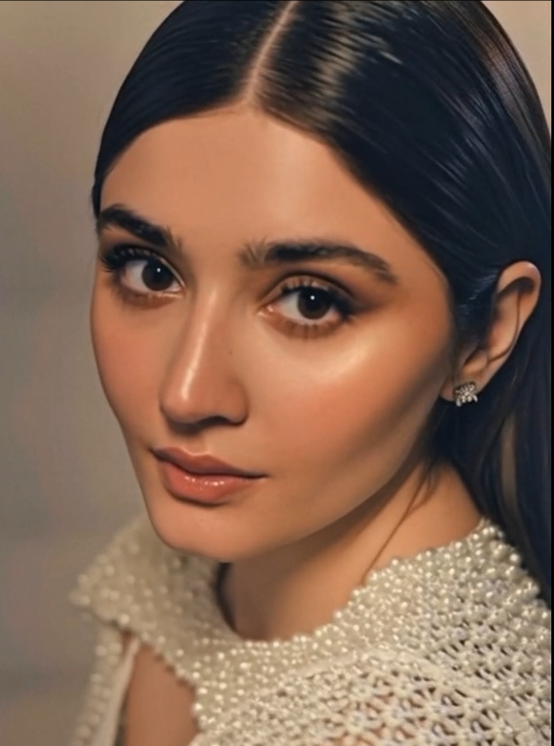 She doesn’t need a crown — her aura says it all. 👑 #beautyinmotion #durefishan #FYP #ForYou 