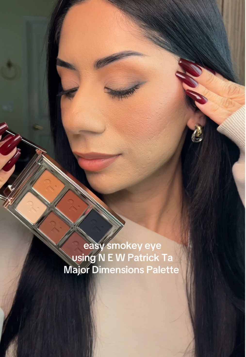 Easy & quick Smokey eye using @Patrick Ta Beauty Major Dimensions Artistry Edit Palette in shade “DEEP” ✨ #latinabeautycreators #latinacontentcreator #sephorasale #patricktabeauty #gifted