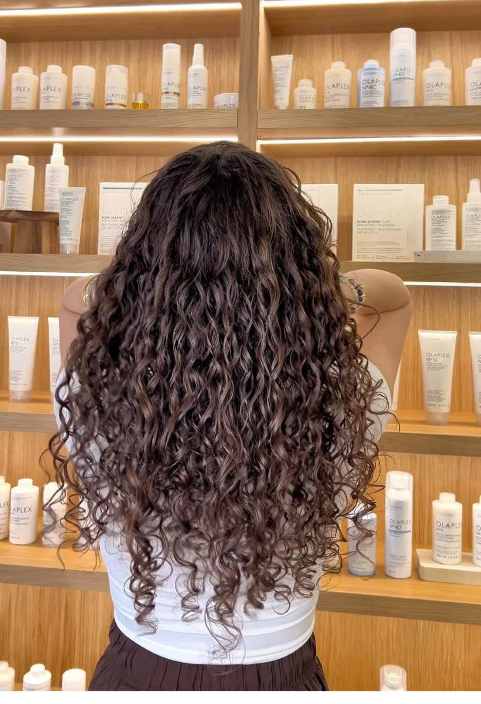 Olaplex pr esemény🤍  |@Olaplex @WeLoveHair Hungary | Olaplex Bond Shaper, göndör hajújraépítő kezelést végeztek a fürtjeimen!  A végeredmény magáért beszél, imádom a hajamat! Köszönöm a lehetőséget!🤍 📍Helyszín: StyleBar Budapest   @StyleBar N5  #curlygirl #curlyhairtutorial #fyp #fypagee #hairtok 