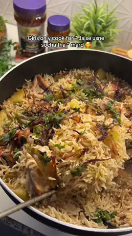 30 Days, 30 meals Part 9 : Achari chicken pulao 🤤 Written Recipe Ingredients: 	•	½ cup oil 	•	3 long (cloves) 	•	2 tsp cumin (jeera) 	•	2 bay leaves 	•	500g chicken 	•	2 medium potatoes 	•	3–4 tomatoes 	•	3 tbsp pulao masala 	•	1½ tsp garam masala 	•	1 tbsp cumin (jeera) 	•	1 tbsp dried coriander 	•	Salt (to taste) 	•	½ cup whisked yogurt 	•	2 tbsp Lazzat Achar 	•	1 cup rice + 2 cups water 	•	Fried onions (for garnish) 	•	Fresh coriander (for garnish) 🥘 Method: 	1.	Start with ½ cup oil in a pan. Once warm, add 3 lawang (cloves), 2 tsp cumin (jeera), and 2 bay leaves ( tez pata ). Let them sizzle for a few seconds so the aroma comes out. 	2.	Add chicken pieces and cook until they turn white. 	3.	Now add potatoes (cut into chunks) and fry them a little with the chicken so both coat in the masala. 	4.	Next, add 3–4 chopped tomatoes. Cook until the tomatoes soften and form a gravy. 	5.	Time to add spices: 3 tbsp pulao masala, 1½ tsp garam masala, 1 tbsp jeera, 1 tbsp dried coriander, and salt to taste. Mix everything well. 	6.	Add ½ cup whisked yogurt and cook until the masala combines nicely. 	7.	At this stage, add 2 tbsp Lazzat Achar for that achari kick, mix well, and pour in 2 cups water (for 1 cup rice). Let it come to a boil. 	8.	Add the washed rice, cook on high flame for 5 minutes, then cover and cook on low flame (dum) for about 10 minutes. 	9.	Before dum, sprinkle some fresh coriander and top with fried brown onions. Cover again so all the flavors lock in. 	10.	And that’s it — your aromatic, flavorful Achari Chicken Pulao is ready to serve! 😍 •