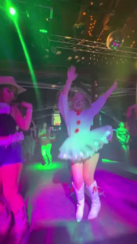 Spooky Line Dancing from Pennywise! 🎈#linedance #tuscaloosa #fyp #halloween 