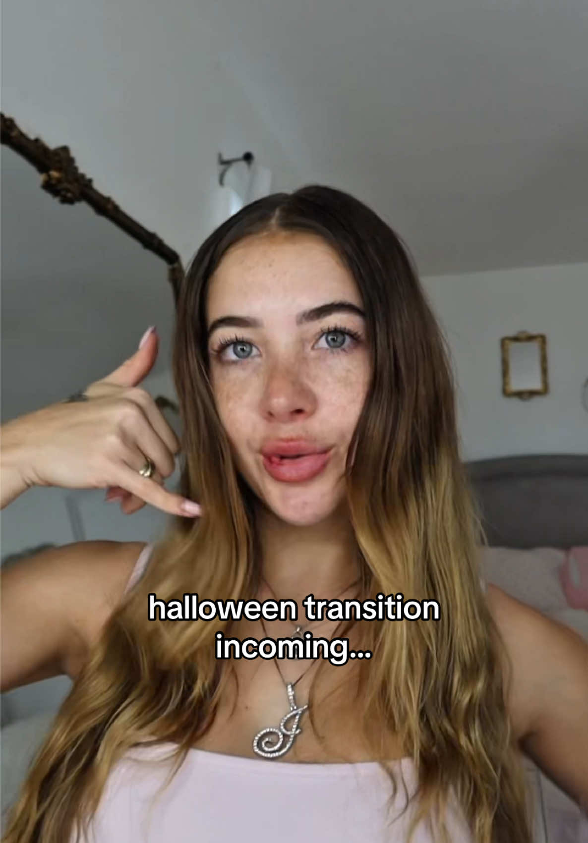 my fav halloween transition I’ve seen so far #halloweenmakeuplook #jjk #sukunaryomen #halloweenlook #jjkcosplay 