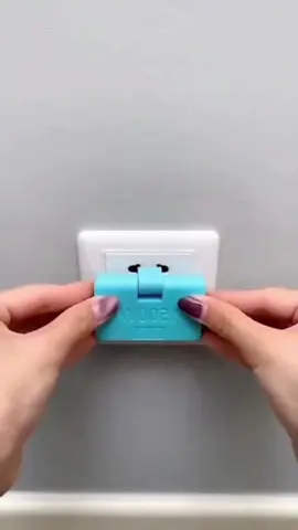 🔌✨ Adaptador de Tomada Dobrável Articulado – Conecte com Praticidade e Organização Total! Simplifique seu dia a dia com o Adaptador de Tomada Dobrável Articulado, o acessório ideal para quem precisa ligar vários aparelhos sem bagunça e com total segurança. Compacto, versátil e dobrável, ele é perfeito para economizar espaço e facilitar o uso em qualquer ambiente. ✅ Design articulado inteligente – permite ajustar a posição dos cabos conforme sua necessidade ✅ Economia de espaço – ideal para locais com pouco espaço entre móveis e paredes ✅ Alta compatibilidade – funciona com diversos tipos de plugues e aparelhos eletrônicos ✅ Conexão segura e estável – garante encaixe firme e evita curtos-circuitos ✅ Material resistente e durável – suporta altas potências com segurança ✅ Dobrável e portátil – leve e fácil de transportar para casa, escritório ou viagens ✅ Mais organização e praticidade – evita emaranhados e melhora o aproveitamento das tomadas 👉 Comente “Eu Quero” e leve o Adaptador de Tomada Dobrável Articulado, a solução moderna para ligar seus aparelhos com eficiência e estilo! #AdaptadorDeTomada #TomadaArticulada #Organizacao #CasaPratica #Tecnologia 