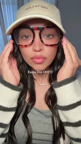 Since I have to go out in the rainy. She’s cute, causal, and relaxed. 😝 #casualstyle #OOTD #lazyoutfit #momfashion #mominfluencer 