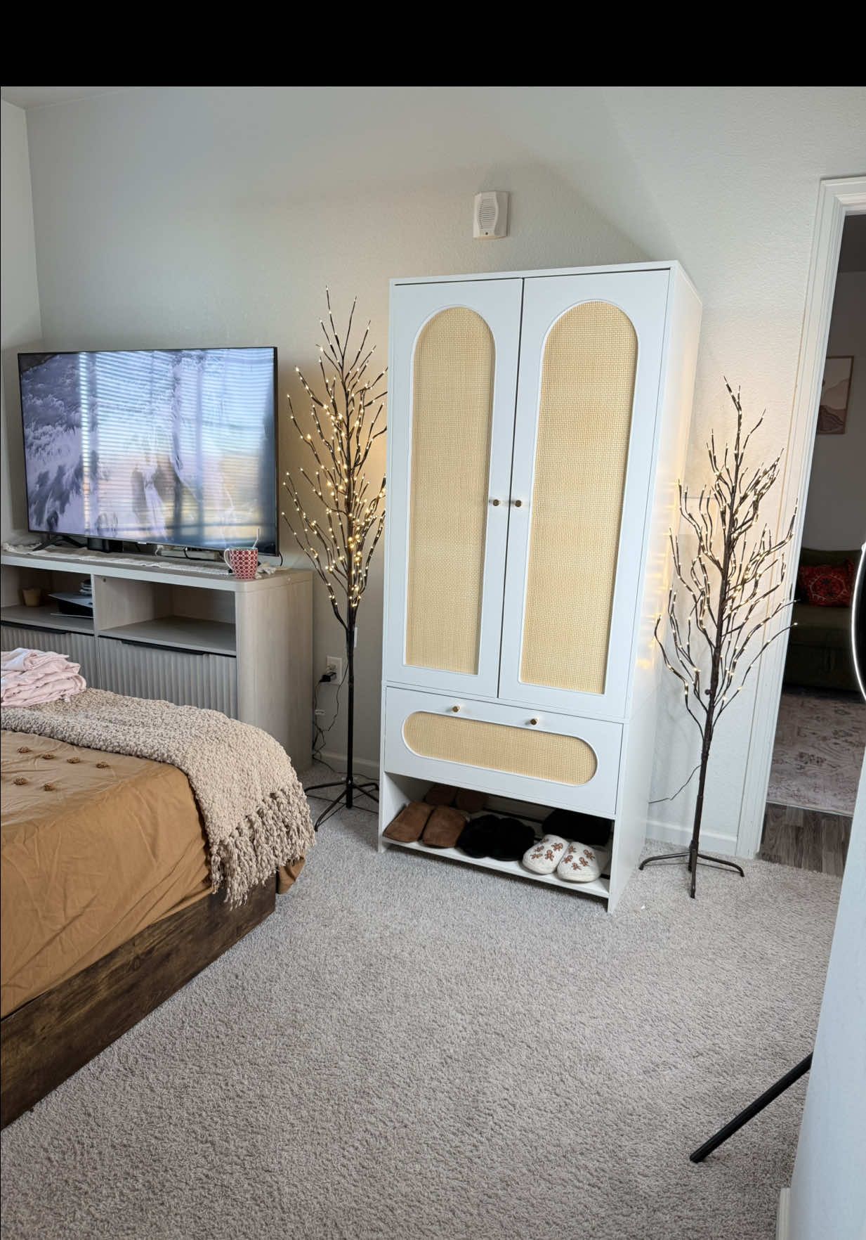 ✨Stylish and functional storage✨ This modern minimalist wardrobe is the perfect addition to our space. I love how elegant it looks while offering plenty of storage for clothes, essentials, and décor items. 🤍🌿 If you are looking to organize your room with a chic touch, this piece is such a great find! 🛒 Shop via link in bio  Use code: ROSIA20 for savings ✨ https://bit.ly/4qcAJmE ⸻ #Yitahome #MakingHomeHappen #YitahomeUS #YitahomeDrawer@yitahome.us 
