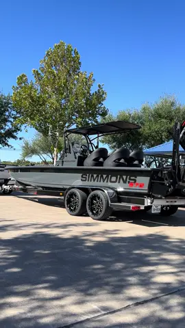 ES Custom Boats - SIMMONS Revolution 25, Four-Seater, Mercury Verado 425 Electric Steer - loaded. #escustomboats #simmonscustomrigging #mercurymarine #bobsmachineshop #powerpole @Mercury Marine @Bob’s Machine Shop @SeaDek @Wet Sounds 