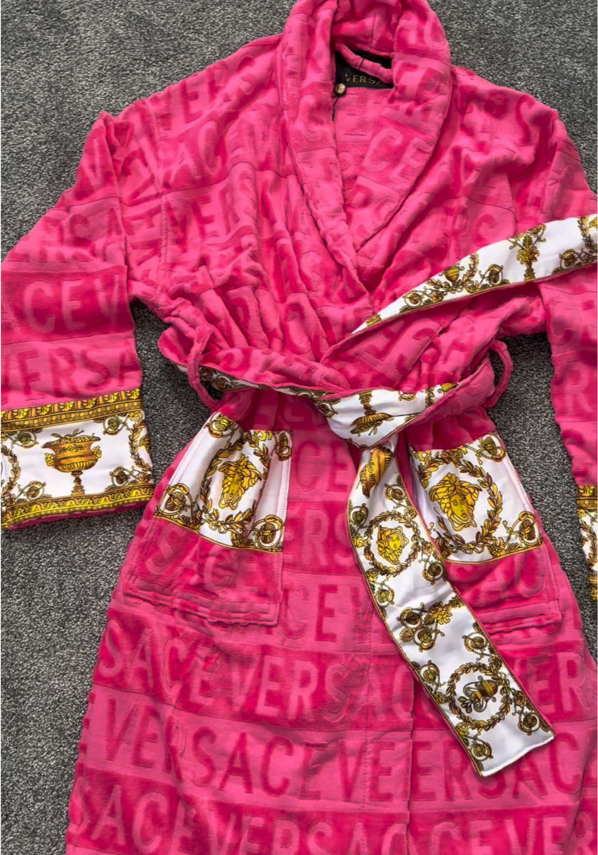 Unpacking my new robe 🎀✨ one of my favorite finds for sure 🤌🏼✨ #luxuryclothes #luxuryunboxing #haul #unboxing #boujeeonabudget 