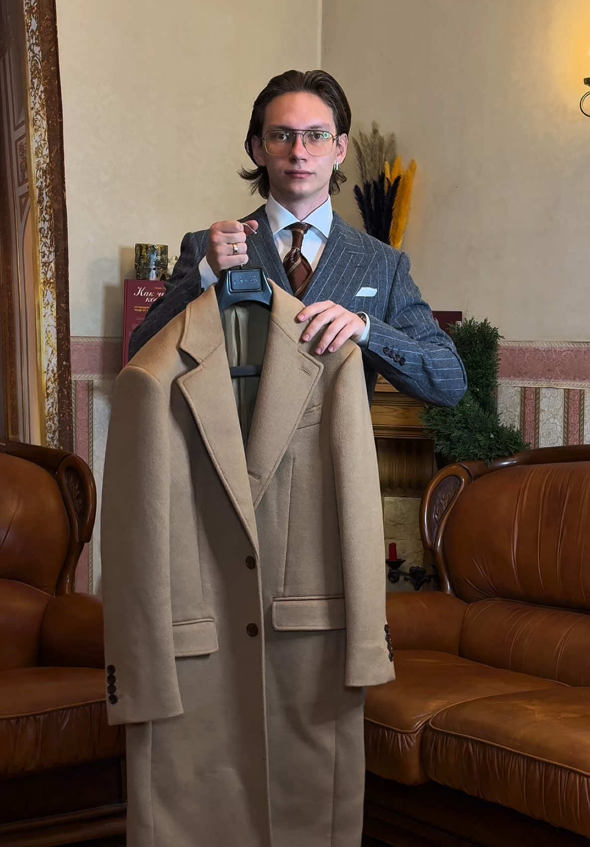 Обожаю осень за многослойность в одежде и возможность добавлять яркие акценты в серую погоду!