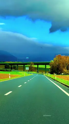 #swissroads 🇨🇭#roadtrip #beautifuldestinations #sisiswiss #switzerlandnature 