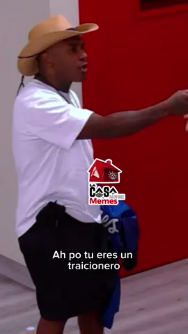 En La Casa de Alofoke 2, Sujeto Oro 24 se llevó una sorpresa que le cambió la cara. 😳⚾ Durante una conversación relajada, se enteró de que Luis Polonia era fanático del Licey desde niño. 💙🐯 Pero lo que más le llamó la atención fue que, ya de adulto, cuando firmó con Las Águilas Cibaeñas, Polonia se convirtió en uno de los mayores rivales del Licey, ganándoles campeonatos y siendo parte de sus derrotas más recordadas. 🦅🏆 Al escuchar eso, Sujeto Oro 24 no lo pensó dos veces y, entre risas y pique, le dijo: “¡Tú eres un traicionero, Polonia! Le hiciste mucho daño al Licey en el béisbol dominicano.” 😂 Todos estallaron de la risa, mientras Polonia solo sonreía con orgullo, sabiendo que su historia sigue dando de qué hablar, incluso dentro de La Casa de Alofoke 2. 🔥 #lidommemes #fyp #liceycampeon💙💙💙 #aguilascibaeñas💛🦅 #lacasadealofoke 