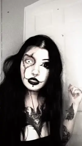 almost broke my neck with how many takes this took 💀 #halloween #trend #transition #gothmakeup #fyp 