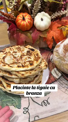 Placinte cu branza : -550 g faina cernuta -1 lingurita sare -1 lingurita zahar -1 lingurita otet -1 ou -2 linguri ulei  -270 ml apa caldă  #placinte #placintelatigaie #fyp #pentrutine #goviral 