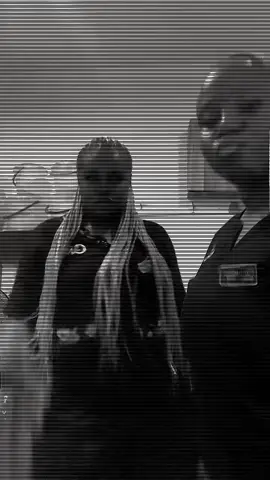 😂😂😂Very serious and she no sabi dance 