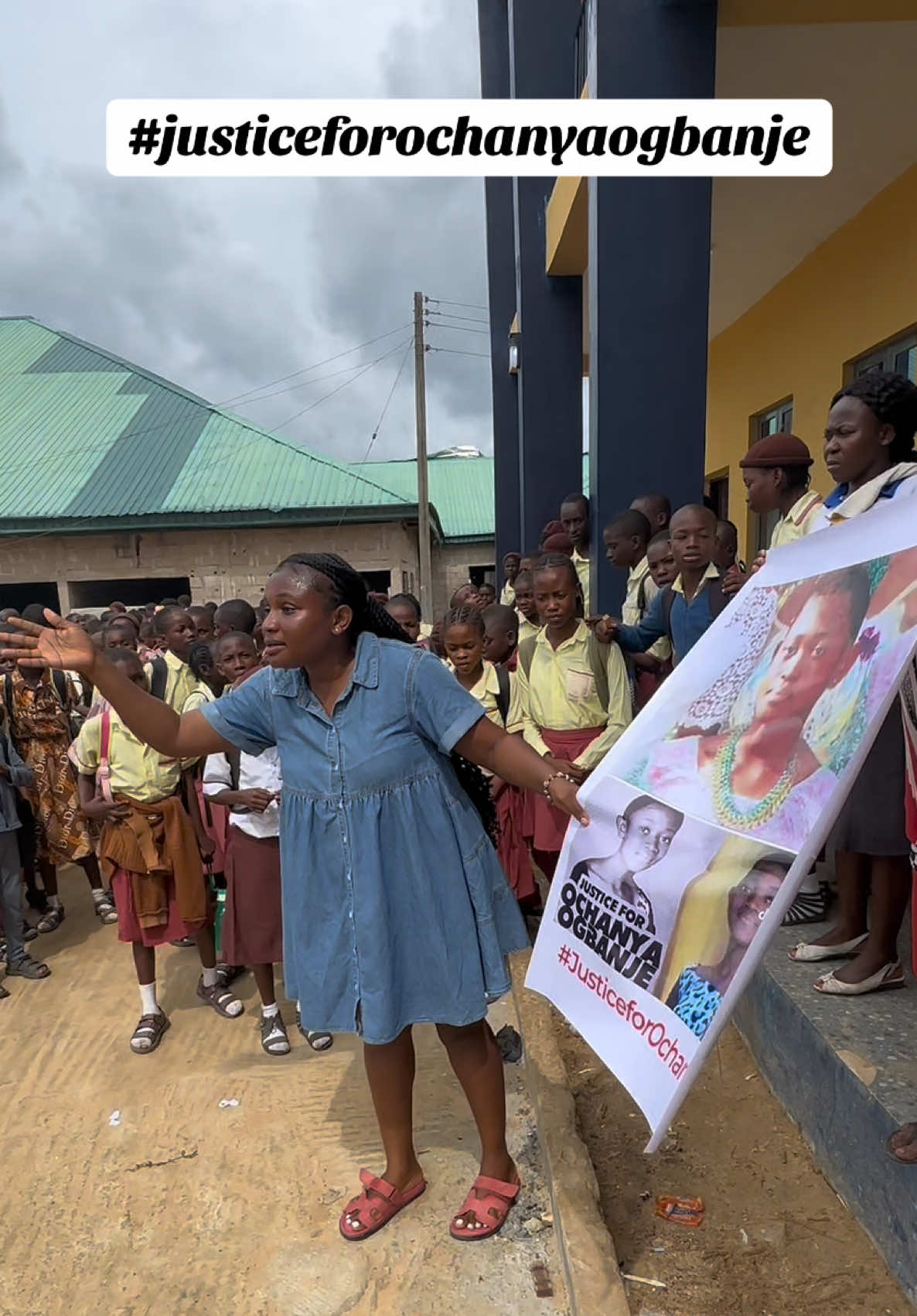 I’ve taken it upon myself, to seize this opportunity to create awareness on the grassroots, today I visited schools 🏫 and I would be visiting more until the word is spread.  #justiceforochanya #karossy #obidiojochide #womendeservesbetter #saynotorapeandviolence 