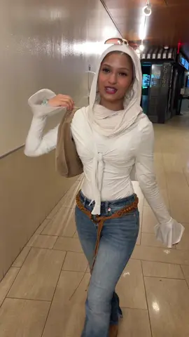 Yes I live on pretty girl avenue. #sabrinacarpenter #shortnsweettour #msg 