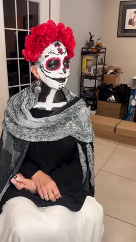 Amo las Catrinas y todo lo que representan. Además, siempre te salvan cuando te invitan a última hora a una fiesta de Halloween #Catrina #HalloweenMakeup #HalloweenCostume #MakeupArtist