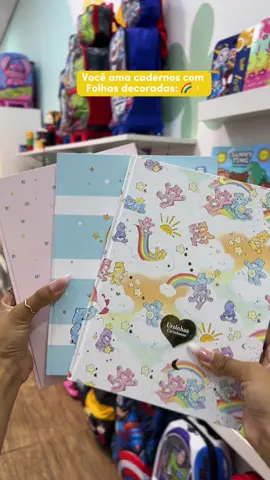 🌈✨ Pura fofura em cada página! 💕 Os cadernos dos Ursinhos Carinhosos vêm com folhas decoradas e cheias de encanto — perfeitos pra deixar seus estudos ou anotações muito mais divertidos! 🧸💖 📍Annami Papelaria – Rua Siqueira Campos, 522, Centro – Birigui. #AnnamiPapelaria #UrsinhosCarinhosos #CadernosFofos #PapelariaCriativa #FolhasDecoradas    