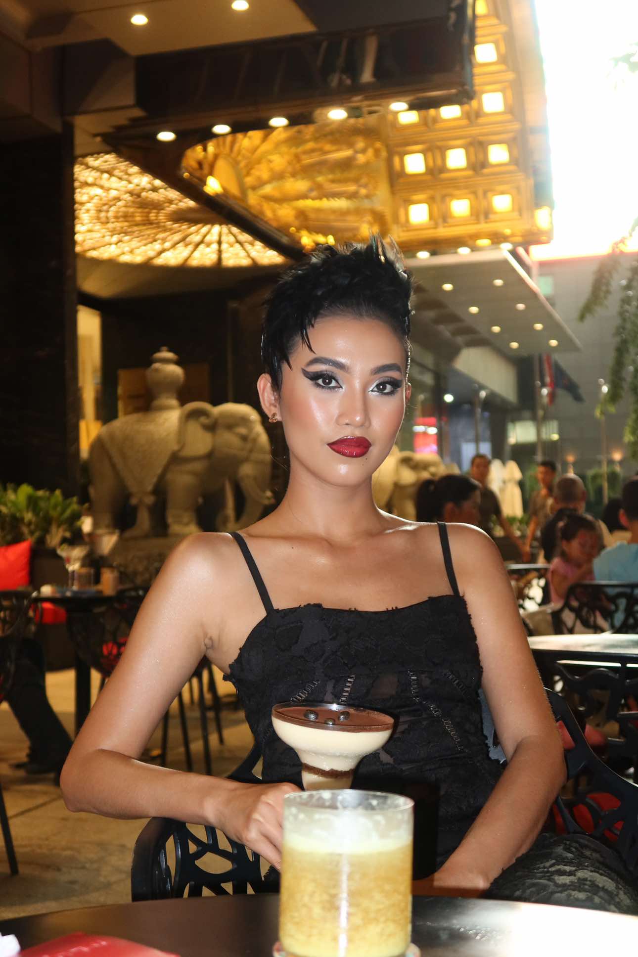 So choose wisely 🦢🖤🩸 #quoteoftheday #choosewisely #lifetips #lifelessons #conganlifestyle 