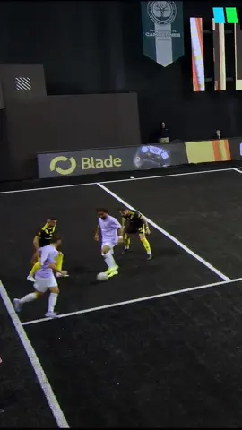 😳 ¡EL CAÑO DE MARCELO EN LA KINGS LEAGUE! | 🎥 @Kings League Spain #tiktokfootballacademy #deportesentiktok #marcelo #kingsleague #viral 