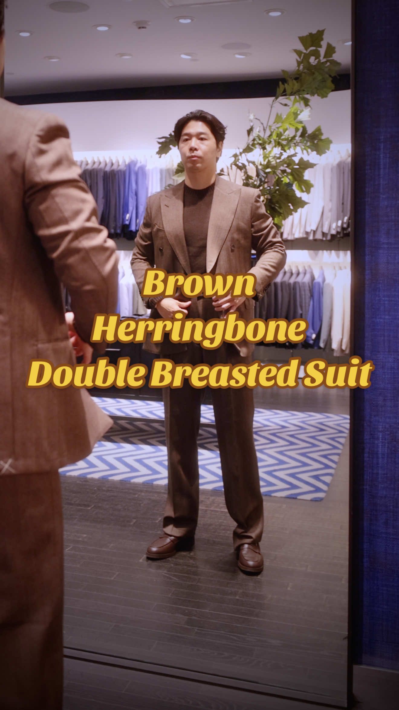 Picked up a few pieces from @Suitsupply ‘s fall collection—and it delivers. Rich browns, soft sand tones, and refined textures… every detail feels seasonal and elevated. Tried the Milano cut for the first time and landed on this brown herringbone double-breasted suit. Styled it two ways: one with a brown sweater, simple and elevated; the other with a black five-button knit polo—classic and sharp. Suitsupply’s fall lineup is absolutely worth checking out. #Suitsupply . . #brownsuit #mensuit #menswear  🏷️ brown herringbone double breasted suit, brown suit, fall suit, classic style, classy style, old money style, elegant style, men style, how to style, style tips