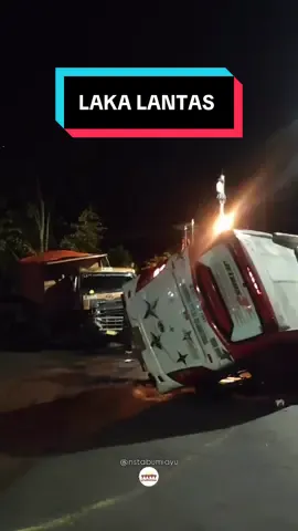 BREAKINGNEWS #instaNews BUMIAYU, 30/10  23:45 Terjadi laka lantas, antara truk & Bus di tikungan Baruamba Tonjong, korban luka di bawa ke Puskesmas Tonjong. *Selalu berhati-hati ya lur🙏 #instabumiayu #bumiayu #breakingnews #lakalantas   