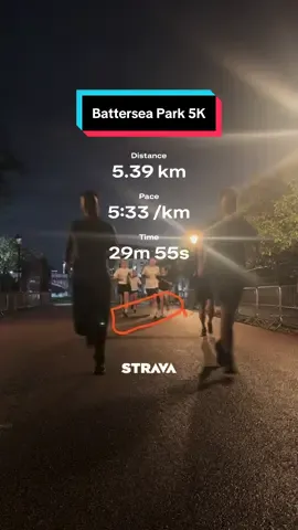 Who doesn’t love a chatty 5k around Battersea Park, with your pals, now the nights are drawing in?! #batterseapark #runclub #londonrunning #runclubtiktok #london 