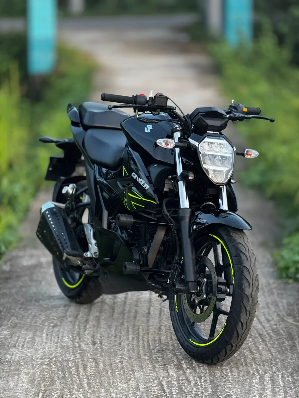 SELL POST 😅🖤 Model: Gixxer Fi Abs 2024 (11-11-2024)  Paper : 2 years Smart card asy anytime name transfer  Running: 11k + FULL FRESH CONDITION ✔️  More Information  Inbox 📨 #foryou #bike #gixxer #sell #ldrahat 