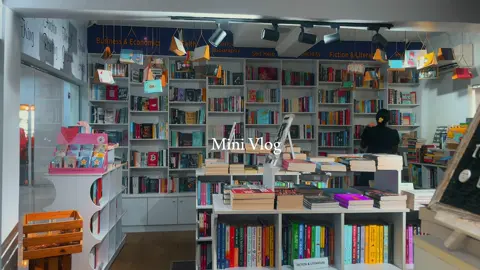 Book Shooping Therapy 📚🗞️🔗 . . . . . . #digitaldiary #minivlog #quietlife #book #booklover 
