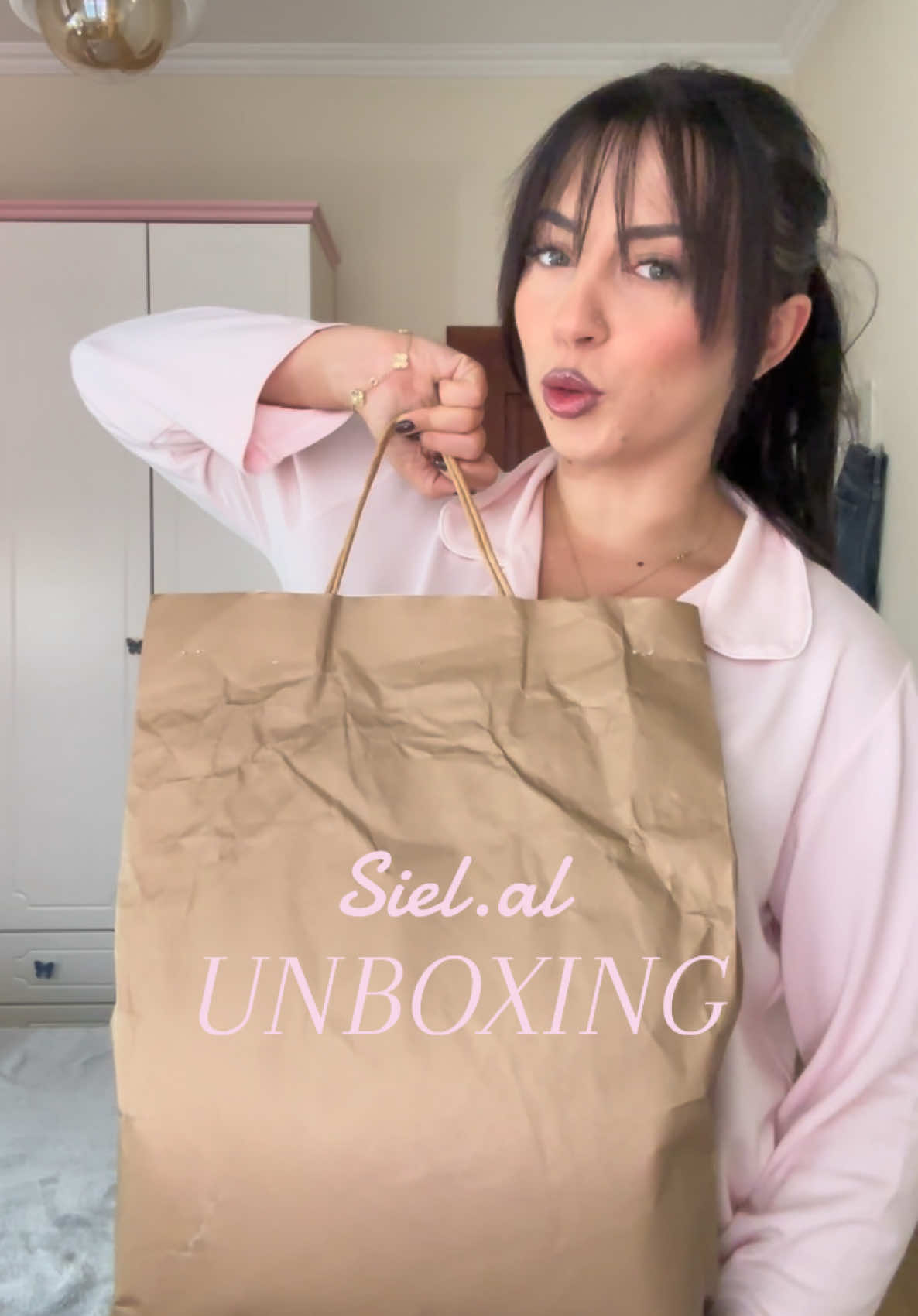 E gjeni ne instagram: siel.al #sielalunboxing #rrobazarameulje #fyp 