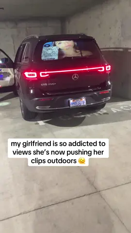 She’s getting views one way or another #girlfriend #girls #women #relationships 