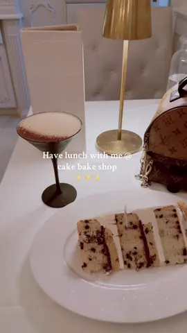 magical experience on my first solo disney trip 🤍 could not be more happy :) #cakebakeshop #disneyworld #orlando #disneyadult #fyp 