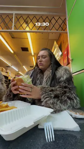 Spend my lunch break with me 🤪 @Delu’Lu @HenryHealysMitchellStreet  #fyp #spendthedaywithme #lunch #Foodie #dayinthelife 