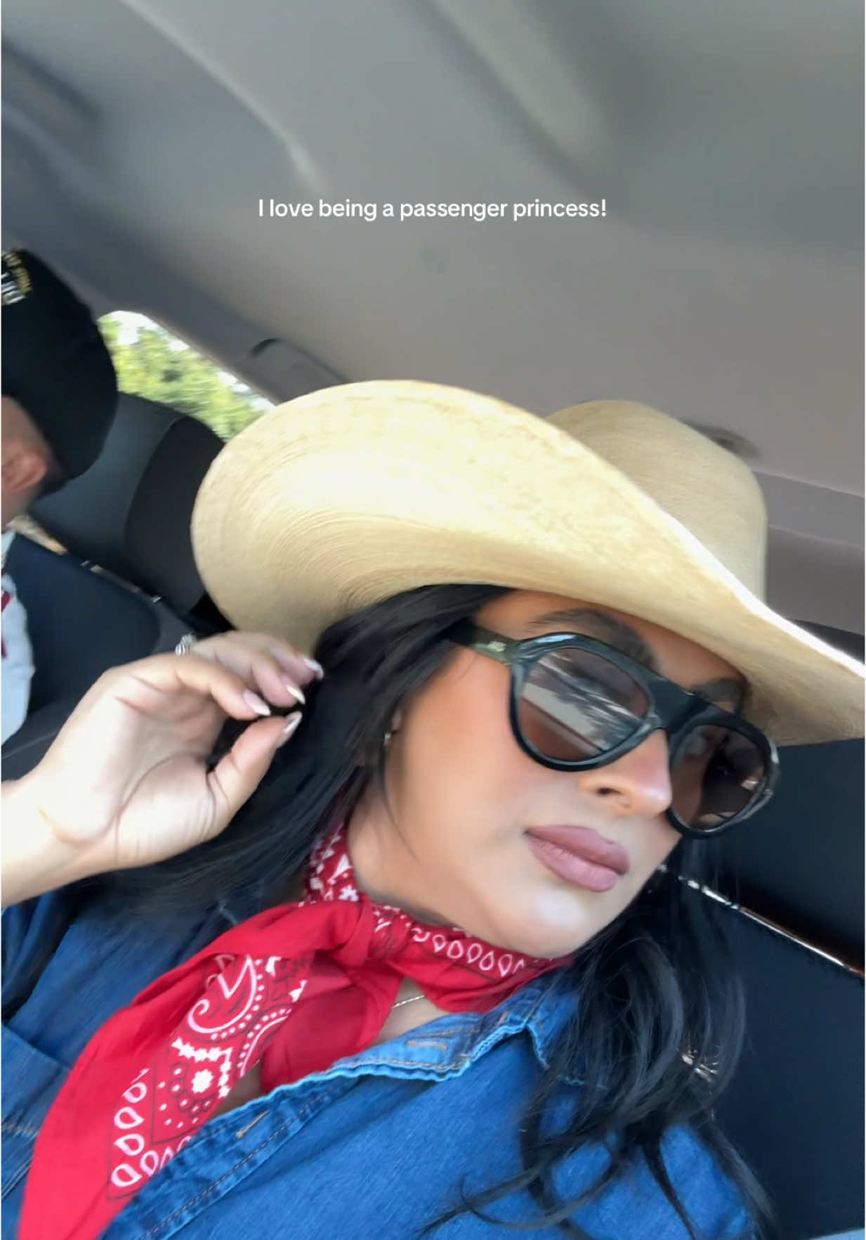 Still obsessed with the sunglasses #group7 #latina 