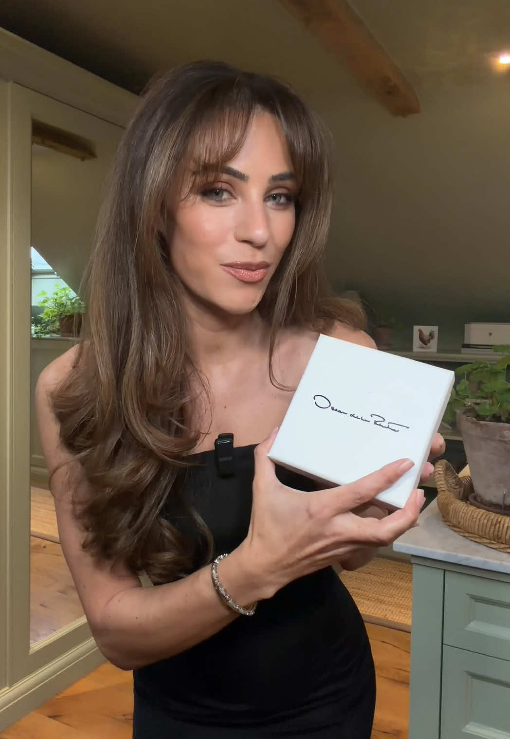 Not me boasting about not having a glam squad like this didn’t take me 8 hours to create this look. Thank you so much @GLAMOUR UK for inviting me and my wonderful @Oscar de la Renta for dressing me #glamour #blacktie #grwm #elegance #eveningdress 