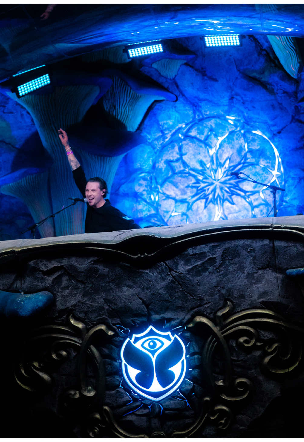 Teasing the Something In The Water vocal at Tomorrowland Brazil just a few weeks before it came out… Thank you for all the love on the single so far @SIX40TWO @Tomorrowland Brasil @Tomorrowland #johnnewman #tomorrowland #brazil #festival #djset 