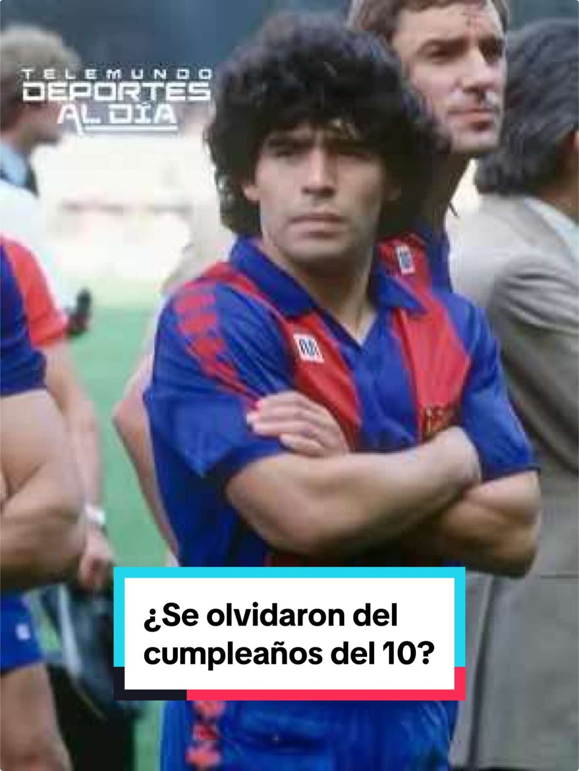 💔 ¿SE OLVIDARON DEL 🔟? ¡Hoy, Diego Maradona 🌟 estaría celebrando 65 años! El planeta fútbol ⚽️ se rinde a sus pies, pero el FC Barcelona, uno de sus ex equipos, guardó silencio 🤔. ¿Crees que el Barça debió rendirle tributo?  📺 