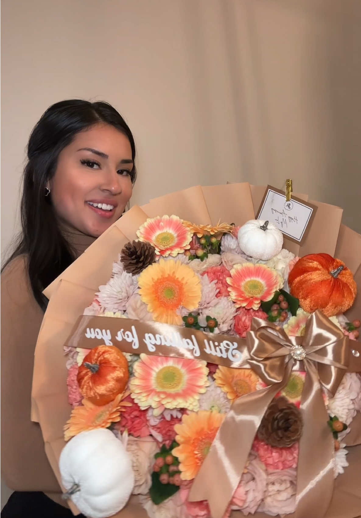 From my lover per usual 🧡 #ramo #flowers #autumn #Love #elhombrequeyoamo 