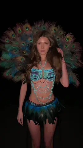 You know what I am 🦚 #costume #peacock #halloweencostume 