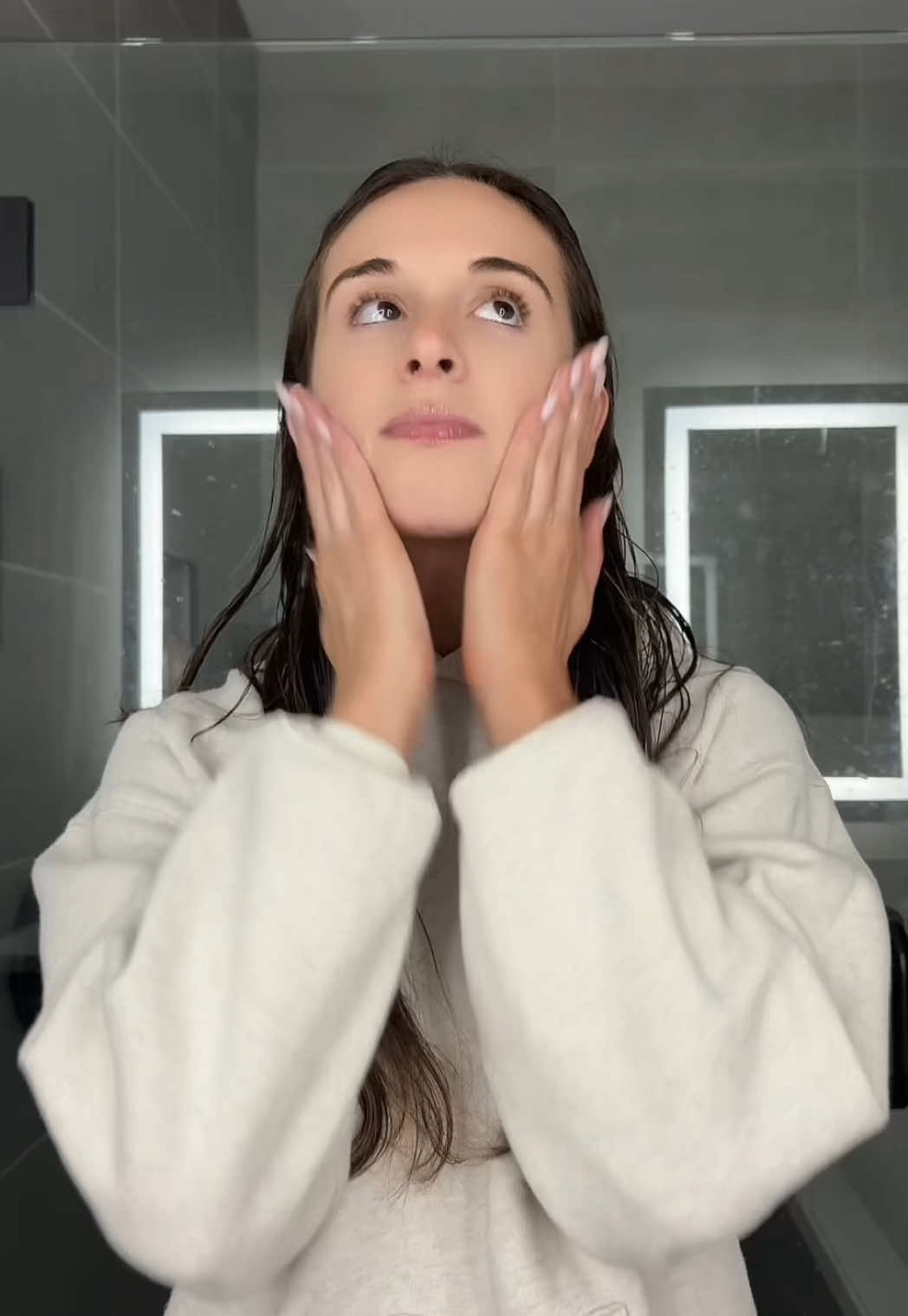 on thursdays, we tan! consider this your sign to get your halloweekend glow and not be a ghost this year 🤎 self-tan with @Sarah Dean using our BAEside SEArum drops for hydrated, glowing, glass skin without any of the sun damage. the perfect base for your make-up, the perfect glow for no make-up days, meet your new everyday skincare essential. 🫶🏼 #sunneebaeskin #glowingskin #skincare #grwm #GlowUp 