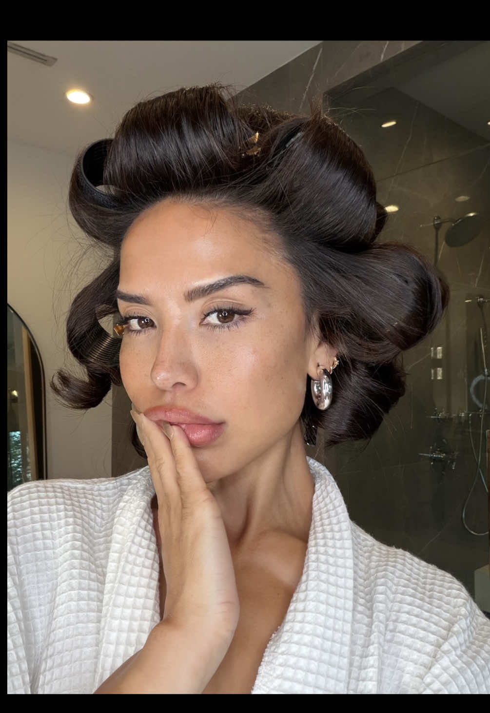 GRWM using drugstore + high end makeup ✨ @Maybelline NY grippy primer + super stay skin tin @Diorbeauty 02 tan contour stick @Haus Labs glassy rosette blush @M.A.C Cosmetics Store strobe beam blush in nitefall @Hourglass Cosmetics vanish concealer in sepia @makeupforever HD skin pressed powder @Laura Mercier TLSP in rose @Patrick Ta Beauty artistry palette in medium @maybelline colossal bubble mascara @LYBRE  no.1 full lash @maybelline let’s bounce liner , mascar tear lip tint and lifter gloss in moon @urban decay  all nighter setting spray #makeuptutorial #lipcombo #getreadywithme #nightout 