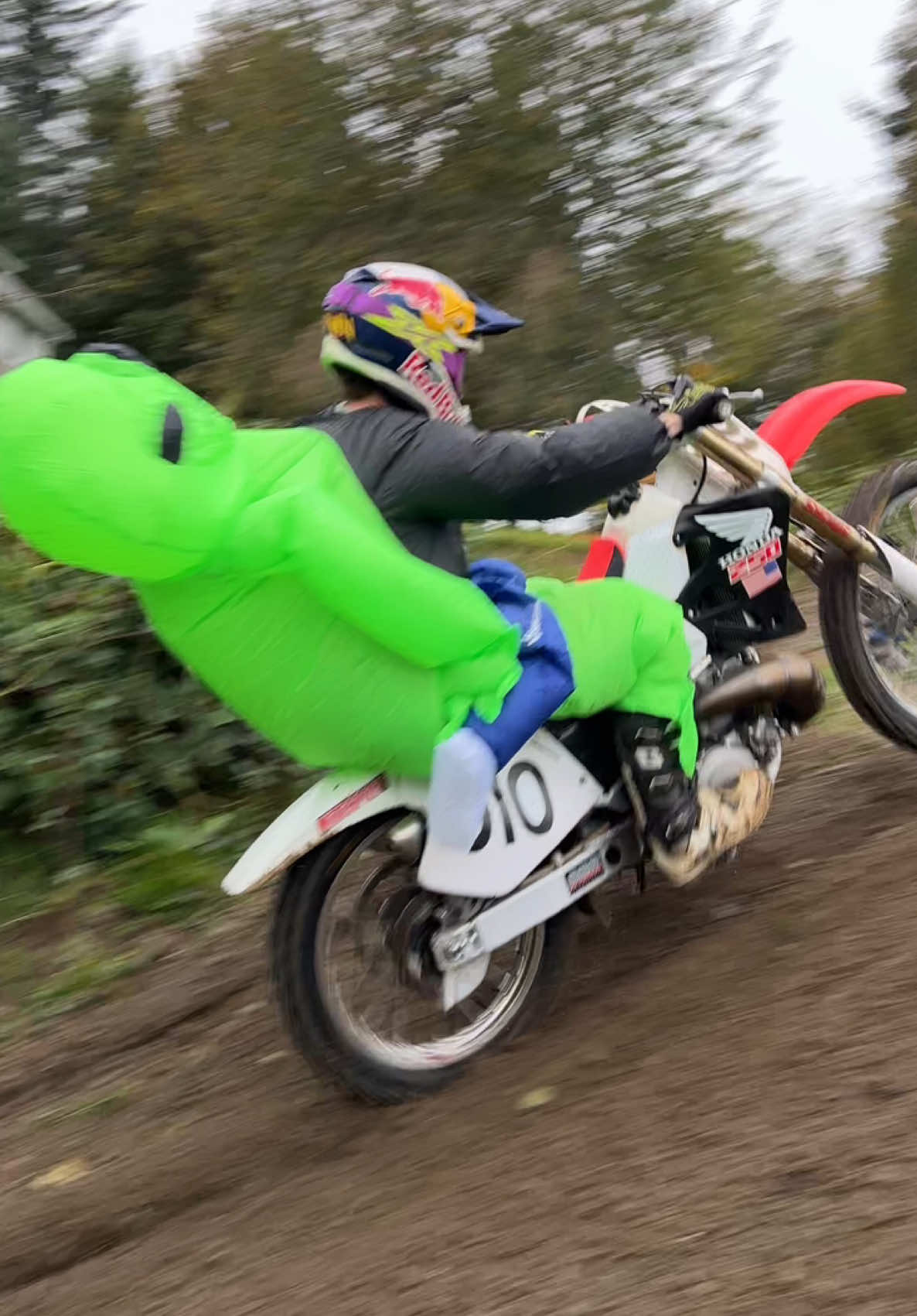 Rate the setup 1-10 👽 Shredding the 1996 CR250 with my alien buddy. @Red Bull Motorsports @Red Bull @MotoSport.com @All Balls Racing #CR250 #honda #2stroke 