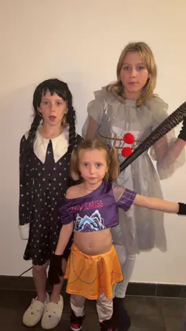 Happy Halloween 🎃 #momslife #blondinette #happyhalloween #halloweencostume #soeurs 