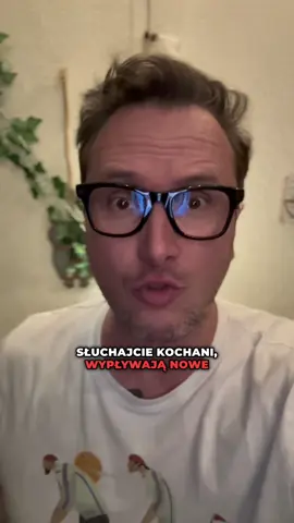 💥 Nowe fakty w sprawie działki w CPK! Jak ustaliły media, po wizycie Roberta Telusa w Dawtonie, zmieniono oznaczenie terenu — z działki z rzeczką na działkę z rowem melioracyjnym. Ta zmiana otworzyła drogę do jej sprzedaży, mimo że wcześniej obowiązywał zakaz zbywania terenów z ciekami wodnymi. Ktoś więc bardzo chciał, żeby ta transakcja doszła do skutku… i wygląda na to, że wiedział dokładnie, jak to zrobić. #SpojrzenieMateusza #CPK #Telus #Dawtona #afera   