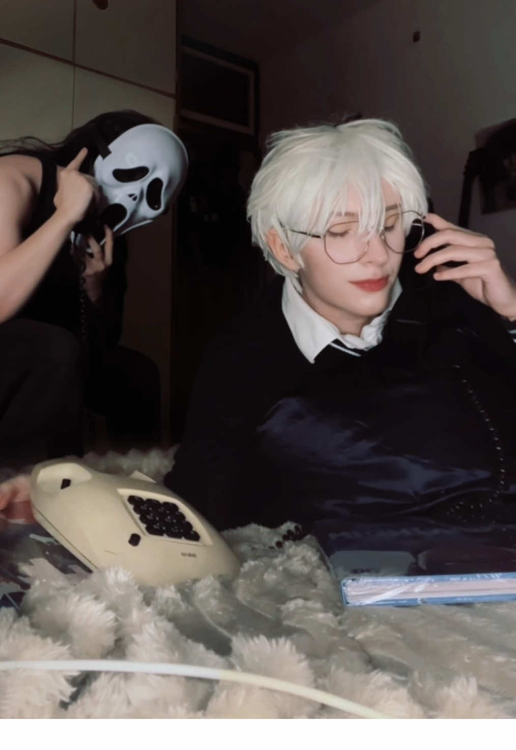 Nerd Gojo vs Ghostface Geto . . . #getocosplay #satosugu #gojocosplay #getosuguru #neu 